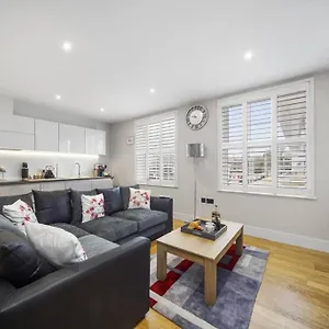 Flat 3 Bridge House Apartment