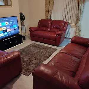 Cheerful 2-bedroom With Off Street Parking , Blackpool United Kingdom